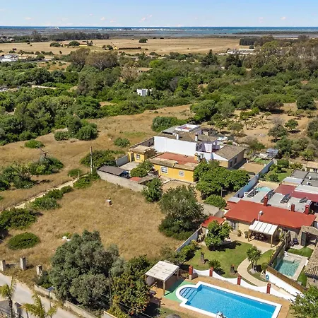 Stunning In Chiclana De La Fronter With Wifi Casa de Férias *